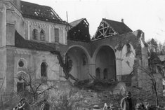 Die zerstörte Kirche aus der Nähe. (Foto: Stadtarchiv Amstetten)