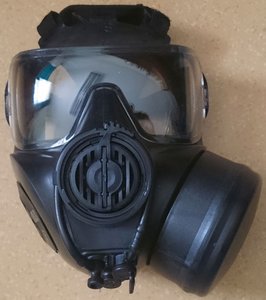 Hybridfähige ABC-Schutzmaske für Kampfmittelbeseitiger des ÖBH, hier mit ABC-Filter. (Foto: Bundesheer/ABC-Abwehr & ABC-Abwehrschule)