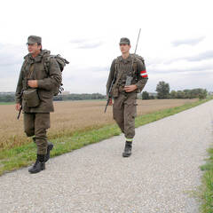 Streifen und Posten bei der Grenzraumüberwachung an der österreichischen Staatsgrenze im Burgenland zwischen 1990 und 2007. (Foto: Bundesheer)