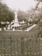 Der sowjetische Friedhof im heutigen Schulpark. (Foto: Kiermaier)