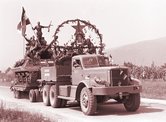 US-Jagdpanzer M36 "Jackson" auf einem Transporter der Jugoslawischen Volksarmee. (Foto: Joze Gal/gemeinfrei)