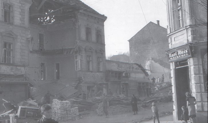 Ausgebombte Häuser in Amstetten 1945. (Foto: Stadtarchiv Amstetten)