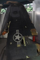 Flügel der über Jugoslawien abgeschossenen F-117 von Dale Zelko. (Foto: Petar Milosevic; CC BY-SA 4.0)