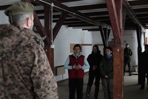 Verhandlungen mit den lokalen Warlords sind eine der heiklen Aufgaben für die Studierenden. (Foto: Bundesheer/Vizeleutnant Martin Hörl)