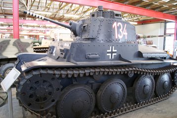 Die Feuerkraft der Panzer entwickelte sich stetig weiter - von anfänglich 57-mm-Kanonen (Mark I) bis zum Ende des Zweiten Weltkrieges auf 128-mm-Kanonen (Jagdtiger). Das Bild zeigt einen tschechischen Panzer 38 (t) mit einer 37-mm-Panzerkanone. (Foto: Michael Barthou, mit freundlicher Genehmigung des Deutschen Panzermuseums Munster)