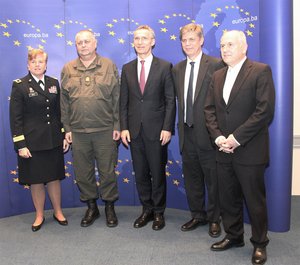 V. l. n. r.: Brigadier General Giselle Wilz - Commander NATO HQ Sarajewo, Generalmajor Friedrich Schrötter - Commander EUFOR, Jens Stoltenberg - 
NATO-Generalsekretär, Lars-Gunnar Wigemark, EU Special Representative, Valentin Inzko - Hoher Repräsentant für Bosnien und Herzegowina. (Foto: EUFOR/Weiss)