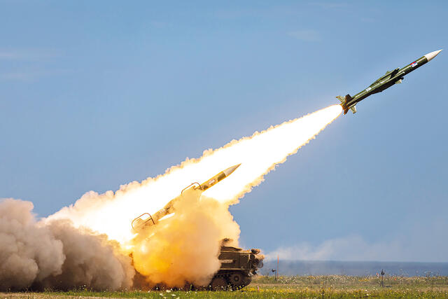 Beim SA-6 handelt es sich um ein mobiles sowjetisches Flugabwehrraketensystem, dessen Effizienz durch Modifikationen deutlich gesteigert werden kann. (Foto: U.S. Army/Thomas Mort; gemeinfrei)