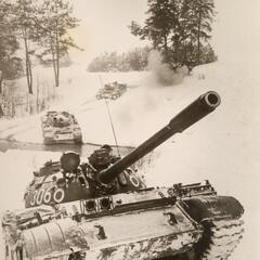 Sowjetische Kampfpanzer während einer Übung im Winter. (Foto: Archiv Truppendienst)