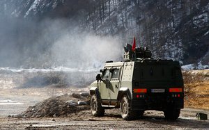 Ein 'Husar' beim Scharfschießen während der Einsatzvorbereitung. (Foto: ÖBH/Philipp Winkler)