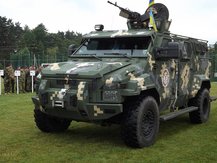 Das von der ukrainischen Firma KrAZ produzierte gepanzerte Mannschaftstransportfahrzeug „Spartan“ ist seit 2014 bei der Truppe eingeführt. (Foto: IPSC/Nationale Akademie der Landstreitkräfte)