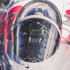 Hauptmann Peter Spiegl an seinem „Arbeitsplatz“, dem Eurofighter „Typhoon“ (Foto: Bundesheer/Horst Gorup)