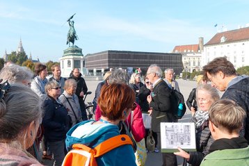 ... und auf dem Heldenplatz, einem der geschichtsträchtigsten Orte Wiens. (Foto: Archiv Rolf Urrisk-Obertynski)