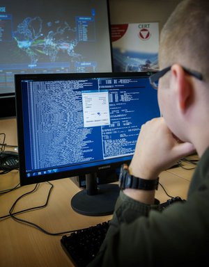 Die Bedrohung aus dem Cyber-Raum ist eine der vielen Herausforderungen an die Sicherheitsarchitektur der Zukunft. (Foto: Bundesheer/Carina Karlovits)