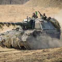 Die kleinen Verbände AAB4 und ArtBtl131 nutzen ein Rohrartilleriesystem im Kaliber 155 mm. Die Deutsche Bundeswehr setzt dabei auf die Panzerhaubitze 2000. (Foto: Bundesheer/Gerald Grestenberger)