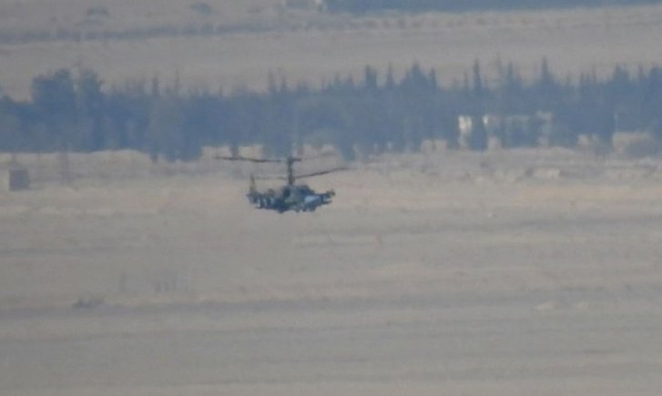 Ein russischer Ka-52 Kampfhubschrauber beim Einsatz gegen den IS im Raum Palmyra, Anfang März 2017. (Foto: Hims TV)
