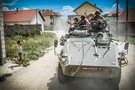 Eine Pandur Patrouille im Kosovo auf dem Weg zur Enklave von Zociste. (Foto: Florian Kollmann)