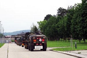 Aufstellung einer US-Kolonne vor der Weiterfahrt. (Foto: Rudolf Sturmlechner)