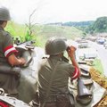 Zwei Soldaten in Stellung an der Grenze bei Spielfeld im Jahr 1991. (Foto: Bundesheer)