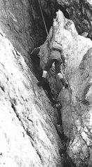 Von manchen als gefährlich empfunden: Abseilen bei der Alpinausbildung. (Foto: Archiv Vyskocil