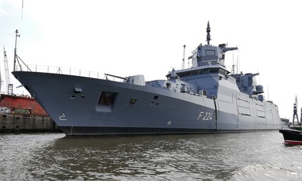 Einrüsten der F 224 „Sachsen-Anhalt“ auf einer Hamburger Werft, 2018. (Foto: RedTD/Zanko)