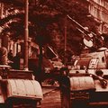 Sowjetpanzer in Prag, August 1968. (Foto: Militärgeschichtliches Institut Prag/Montage: Rizzardi)