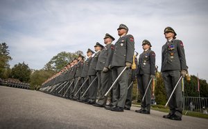 Ausmusterung von Offizieren des Österreichischen Bundesheeres an der Theresianischen Militärakademie in Wiener Neustadt im Jahr 2022. (Foto: Bundesheer/Daniel Trippolt)