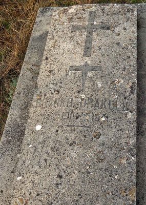 Grabstein des jugoslawischen Militärpiloten Branko Drakulic, der kurz nach dem Beginn des Balkanfeldzuges abgeschossen wurde. (Foto: Manuel Martinovic)  