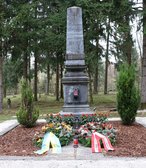 Denkmal am Lagerfriedhof Schauboden in Purgstall (Foto: Franz Wiesenhofer).