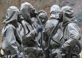 Soldaten der ABC-Abwehr bei einer Übung am tschechischen Militärübungsplatz in Vyskov. (Foto: Bundesheer/Gunter Pusch) 