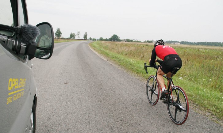 Luis Wildpanner während einer Trainingsfahrt vor der Double-Ultra-Triathlon Weltmeisterschaft in Litauen. (Foto: Werner Planer)