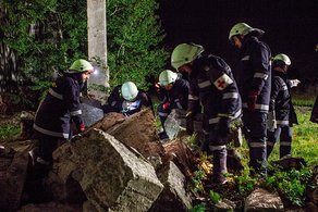 Urban Search and Rescue-Team im Nachteinsatz. (Foto: KdoABCAbw&ABCAbwS)