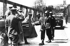 Treffen an der Ennsbrücke, die ein Symbol der Besatzungszeit in Österreich zwischen 1945 und 1955 wurde.  (Foto: Landesmuseum Oberösterreich)