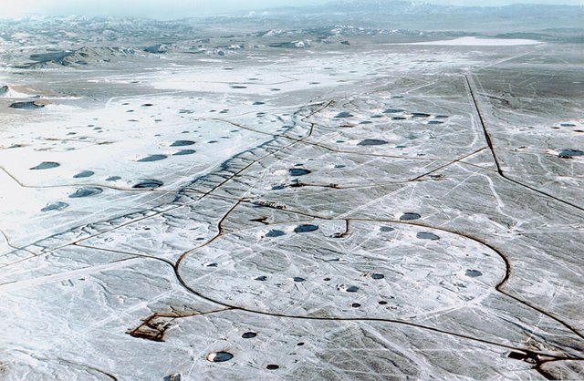 Die Nevada Test Site mit zahlreichen Kratern von Untererddetonationen. (Foto: Nevada Operations Office Photo Library; U.S. Department of Energy)