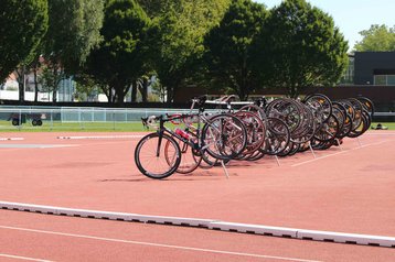 Räder in der Wechselzone des Kinder-Trainingscamps der Rats-Amstetten. (Foto: Bundesheer/Keusch)