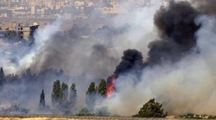 Der dichte Rauch und das Feuer stammen in erster Linie aus einem Grasbrand und nicht - wie medial verbreitet - von den Kampfhandlungen. (Foto: Bundesheer)