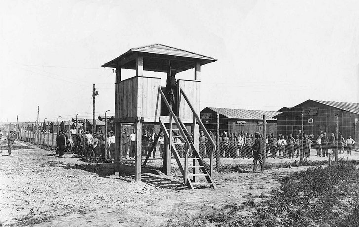 Lagerzaun und Postenhütte des Kriegsgefangenenlagers in Schauboden. (Foto: Archiv Franz Wiesenhofer)