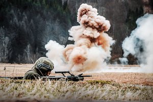 Kaderanwärter der Flieger- und Fliegerabwehrtruppenschule bei einem Schul- und Gefechtsschießen im Jänner 2023. (Foto: Bundesheer)