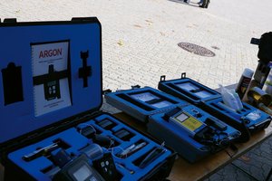 Messgeräte, welche die Software PlumeSIM der GPS-gesteuerten ABC-Simulation mit Daten versorgen. (Fotos: Bundesheer/Sascha Harold)