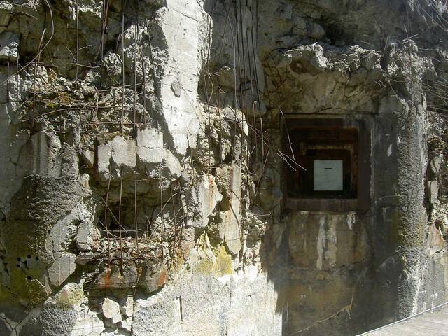 Die Schäden am Artilleriebunker in der Nahaufnahme. (Foto: Bundesheer/Robert Mitterbauer)