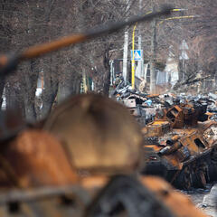 Die ukrainische Hauptstadt Kiew war Anfang April 2022 noch hart umkämpft. Dieses Foto wurde bei einem Lokalaugenschein der Präsidenten Wolodymyr Selenskyj aufgenommen. (Foto: president.gov.ua (http://president.gov.ua/); CC BY 4.0)