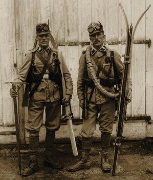 Tiroler Kaiserjäger mit der zu dieser Zeit modernen Skiausrüstung. (Foto: Archiv 6. Jägerbrigade)