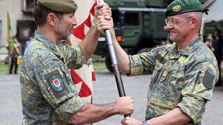 links: Oberst Diala, rechts: Generalleutnant Dorfer