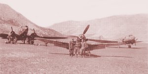 Das Militärflugfeld in Mostar im April 1945 mit Flugzeugen der Tito-Partisanen. (Foto: Archiv Martinovic/gemeinfrei)