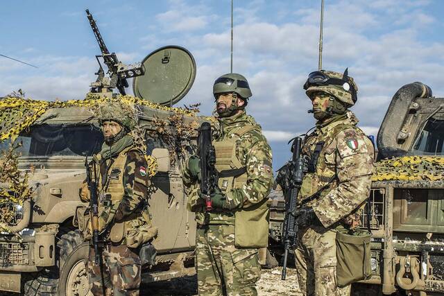 Spezialausbildung von italienischen MLF-Soldaten mit Kameraden der ungarischen und der slowenischen Streitkräfte. (Foto: MLF PO)