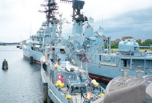 Im Marinemuseum kann neben dem Lenkwaffenzerstörer 'Mölders' (siehe Titelbild), auch das Minenjagdbott 'Weilheim' (Lindau-Klasse) besichtigt werden. (Foto: Deutsches Marinemuseums)