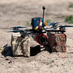 Ukrainische FPV-Drohne, die als Loitering-Waffe eingesetzt wird. (Foto: armyinform.com.ua; CC BY-SA 4.0) 