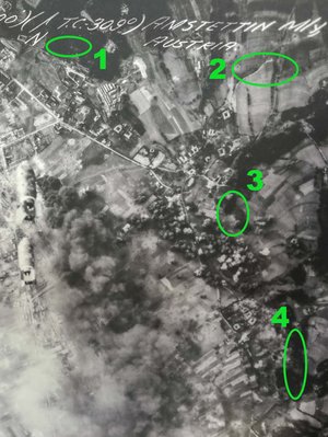 Räume in denen zu Kriegsende 1945 Stellungssysteme errichtet wurden. Das Luftbild entstand einen Monat bevor die Stellungen gebaut wurden. 1. Spitalswald; 2. Straße von Eisenreichdornach nach Schimming; 3. Eisenreichdornach; 4. Preinsbach 