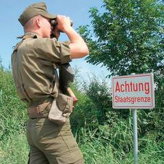Streifen und Posten bei der Grenzraumüberwachung an der österreichischen Staatsgrenze im Burgenland zwischen 1990 und 2007. (Foto: Bundesheer)