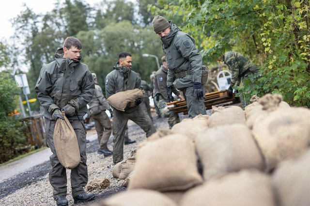 Das Bundesheer musste mit schwerem Gerät und Mannschaften anrücken, um das Hochwasser einzudämmen und die Schäden zu beseitigen. (Foto: Bundesheer/Daniel Trippolt)