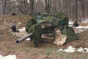 Eine behelfsmäßig getarnte Feste Anlage mit einem Centurion-Panzerturm. (Foto: Archiv Truppendienst)